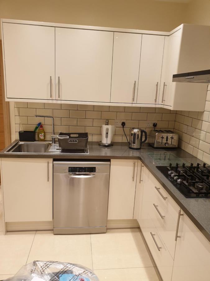 London Luxury Apartments 5 Min Walk From Ilford Station, With Free Parking Free Wifi Exterior foto