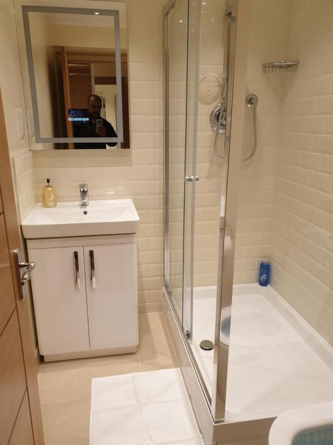 London Luxury Apartments 5 Min Walk From Ilford Station, With Free Parking Free Wifi Exterior foto