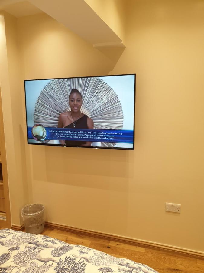 London Luxury Apartments 5 Min Walk From Ilford Station, With Free Parking Free Wifi Exterior foto