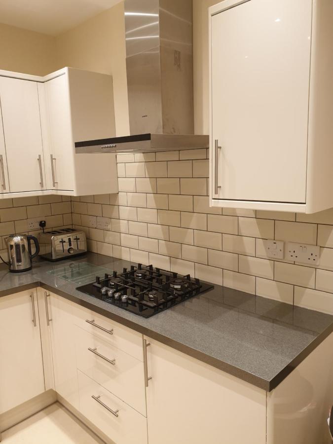 London Luxury Apartments 5 Min Walk From Ilford Station, With Free Parking Free Wifi Exterior foto