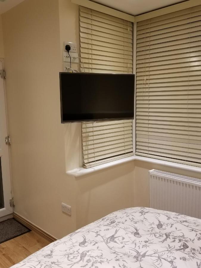London Luxury Apartments 5 Min Walk From Ilford Station, With Free Parking Free Wifi Exterior foto