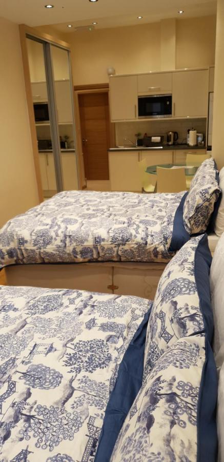 London Luxury Apartments 5 Min Walk From Ilford Station, With Free Parking Free Wifi Exterior foto