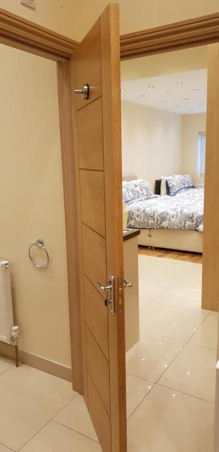London Luxury Apartments 5 Min Walk From Ilford Station, With Free Parking Free Wifi Exterior foto