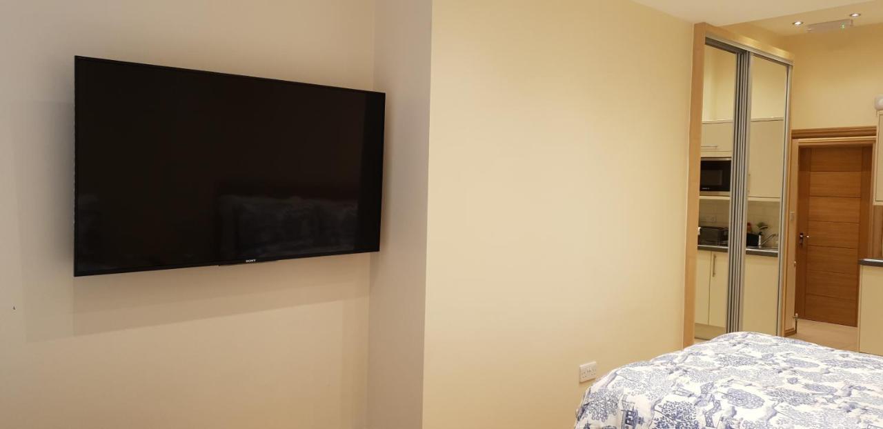 London Luxury Apartments 5 Min Walk From Ilford Station, With Free Parking Free Wifi Exterior foto
