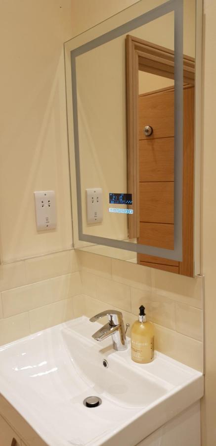 London Luxury Apartments 5 Min Walk From Ilford Station, With Free Parking Free Wifi Exterior foto
