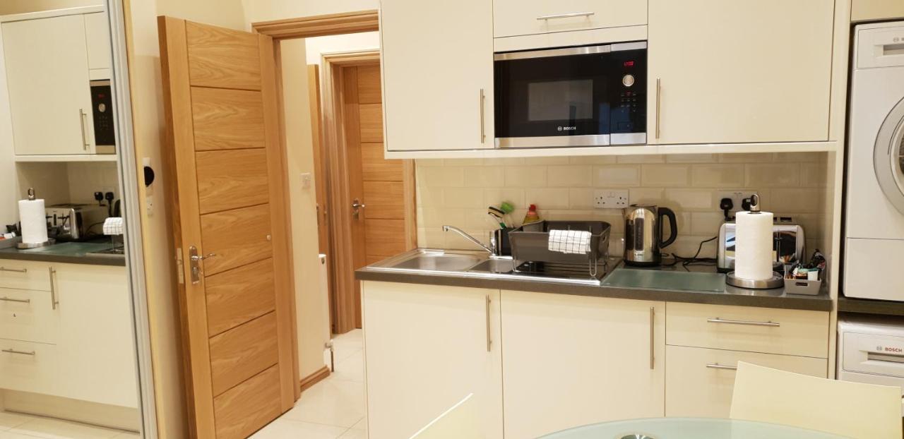 London Luxury Apartments 5 Min Walk From Ilford Station, With Free Parking Free Wifi Exterior foto
