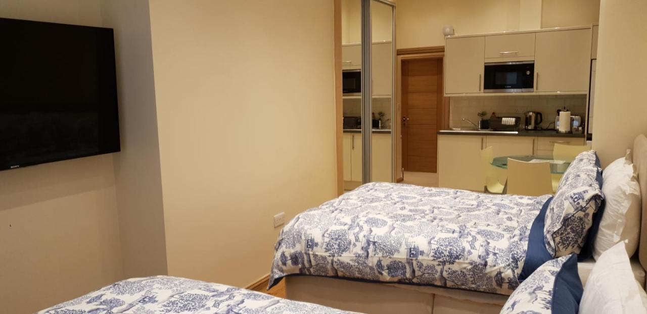 London Luxury Apartments 5 Min Walk From Ilford Station, With Free Parking Free Wifi Exterior foto