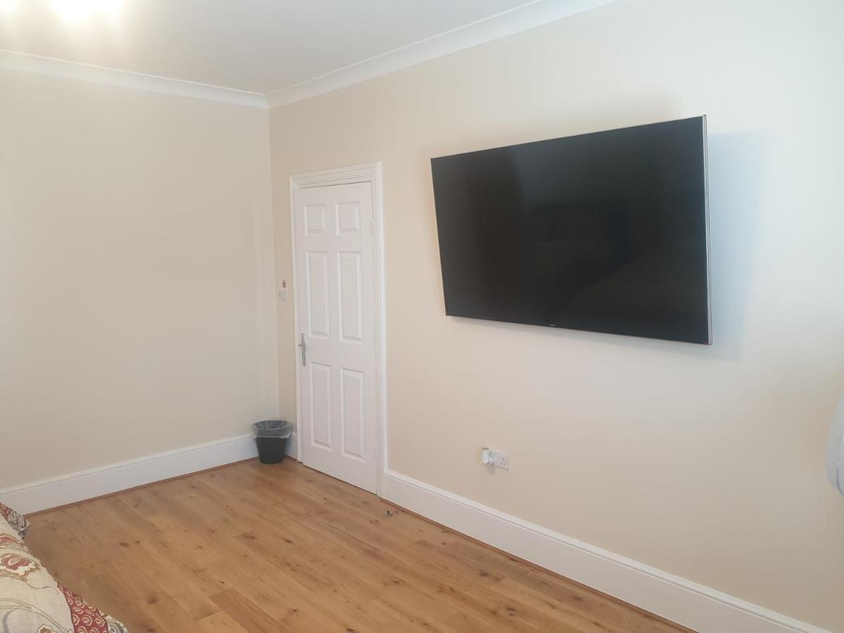 London Luxury Apartments 5 Min Walk From Ilford Station, With Free Parking Free Wifi Exterior foto