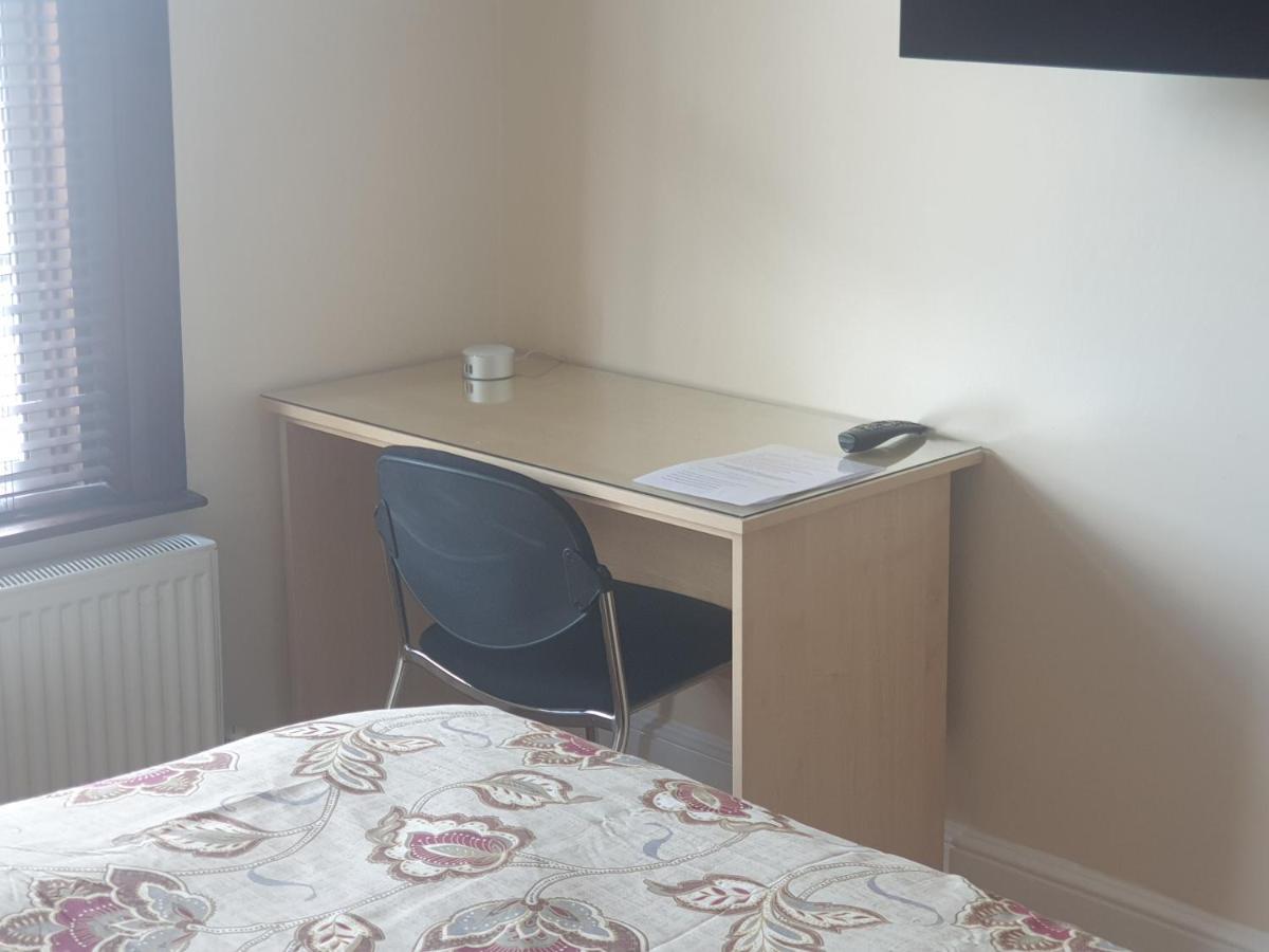 London Luxury Apartments 5 Min Walk From Ilford Station, With Free Parking Free Wifi Exterior foto