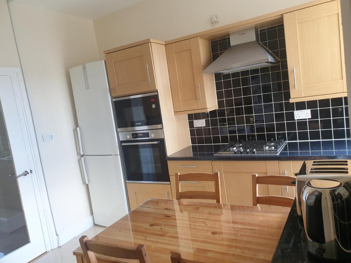 London Luxury Apartments 5 Min Walk From Ilford Station, With Free Parking Free Wifi Exterior foto