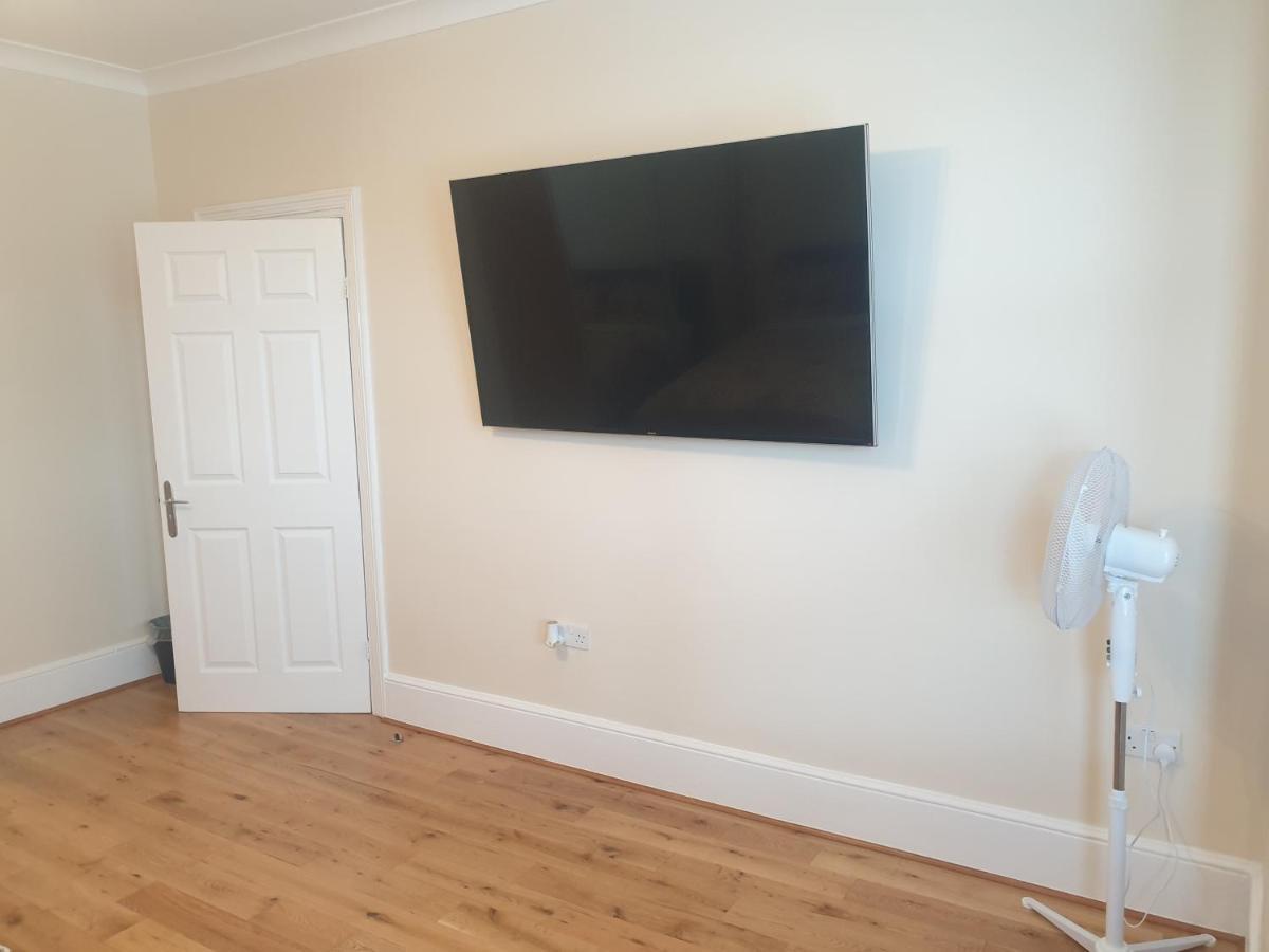 London Luxury Apartments 5 Min Walk From Ilford Station, With Free Parking Free Wifi Exterior foto