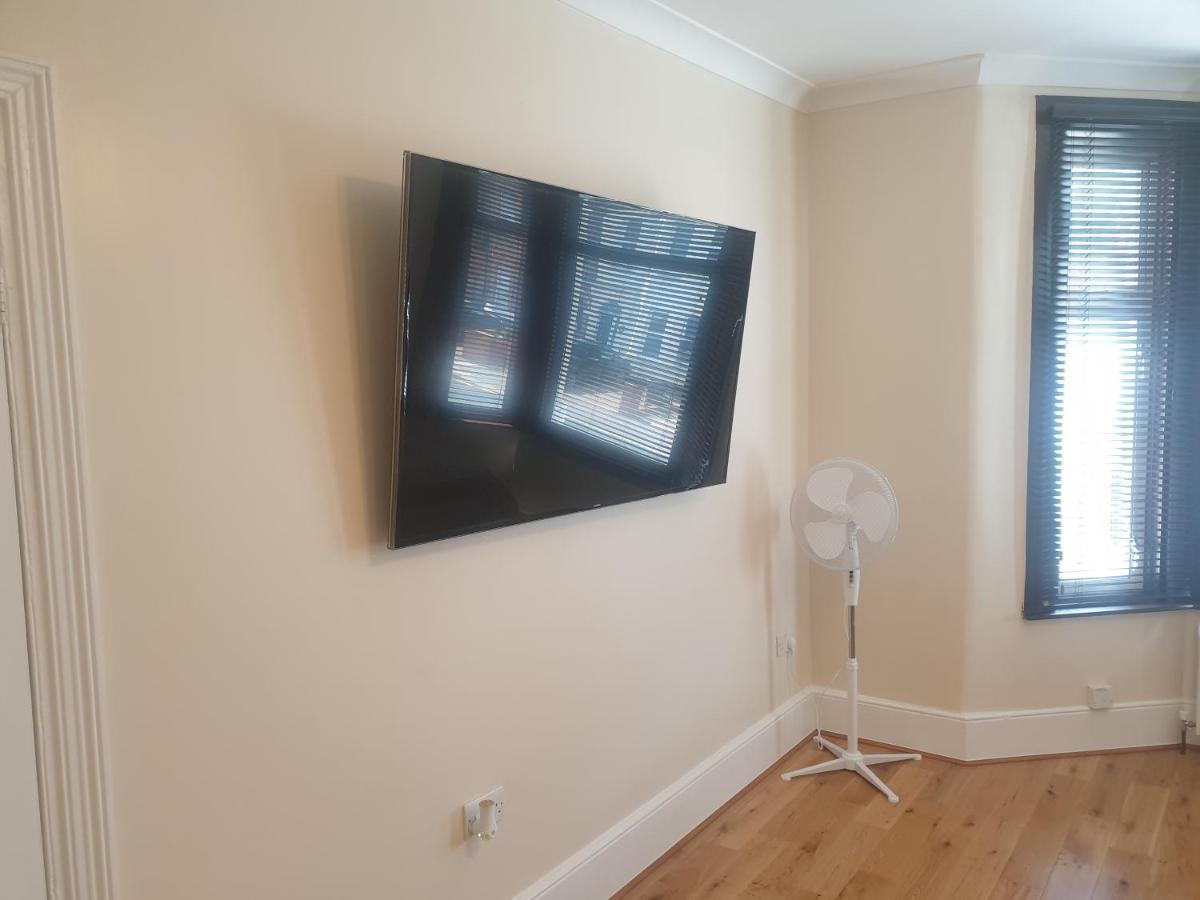 London Luxury Apartments 5 Min Walk From Ilford Station, With Free Parking Free Wifi Exterior foto
