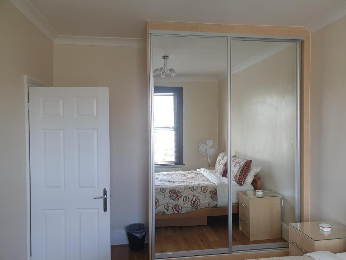 London Luxury Apartments 5 Min Walk From Ilford Station, With Free Parking Free Wifi Exterior foto