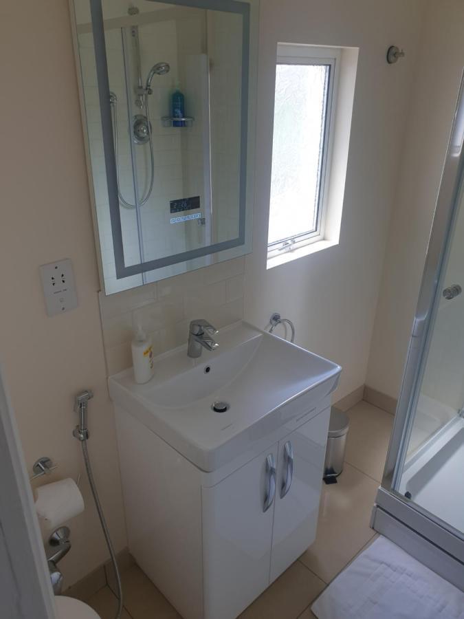 London Luxury Apartments 5 Min Walk From Ilford Station, With Free Parking Free Wifi Exterior foto