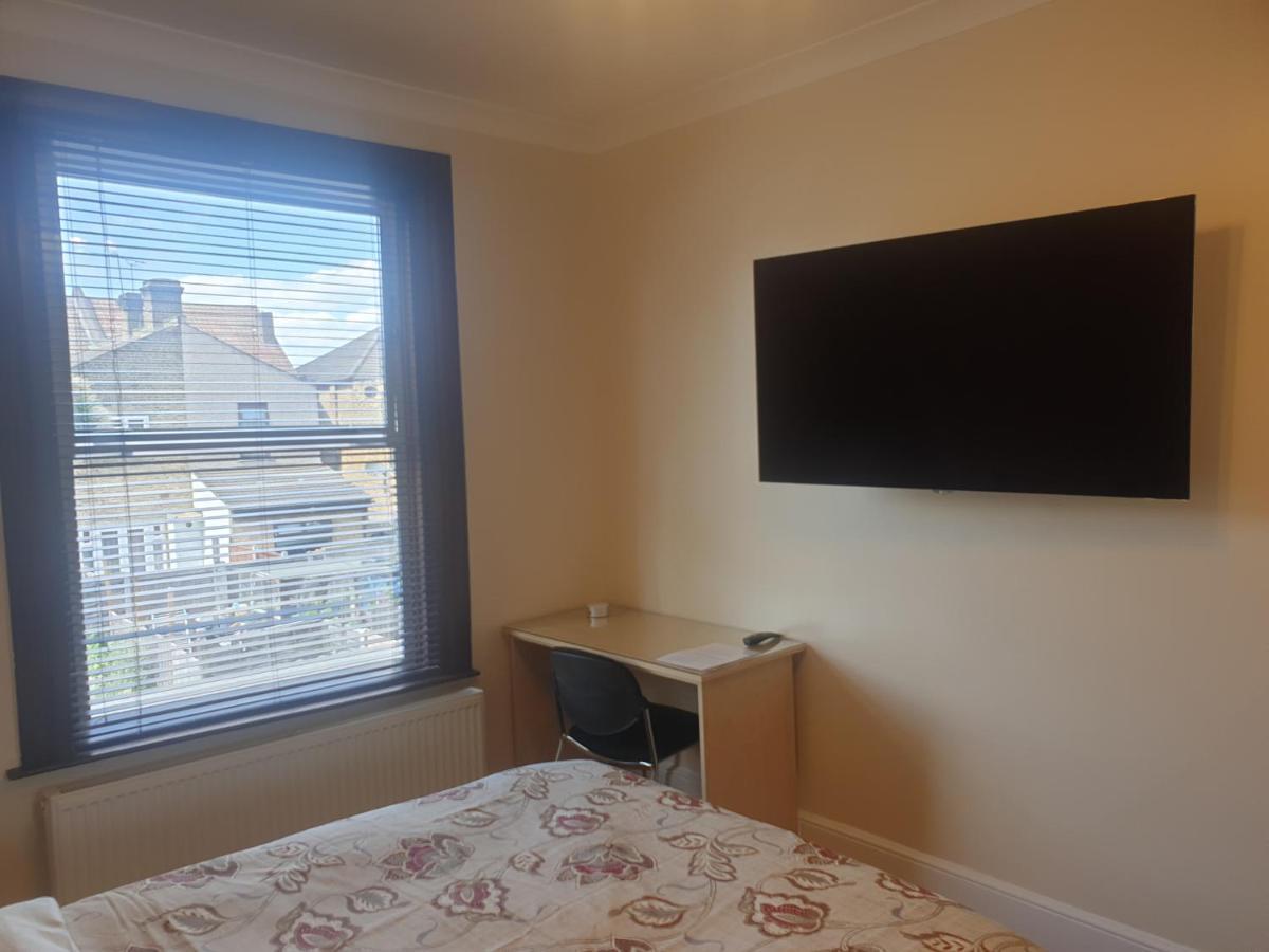 London Luxury Apartments 5 Min Walk From Ilford Station, With Free Parking Free Wifi Exterior foto
